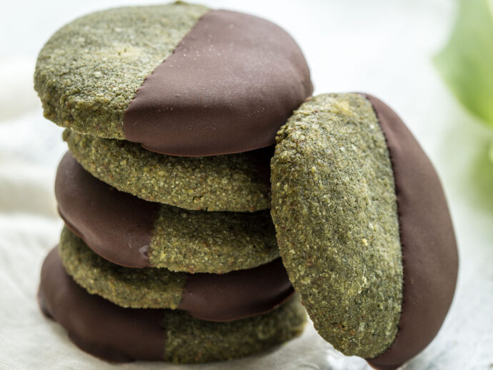 Chocolate-Dipped Spirulina Shortbread