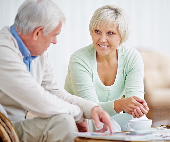 Man and woman discussing over tea. - 12941